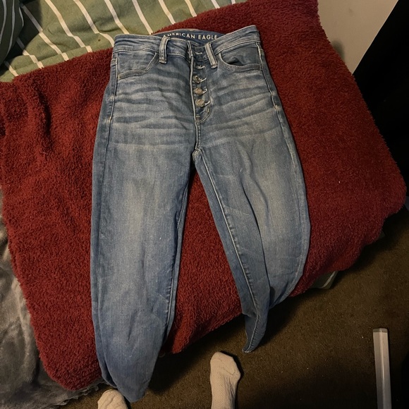 American Eagle High-Rise (Light Washed) Skinny Jeans - Size US 2 - Picture 1 of 3